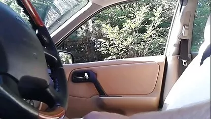 پدر دلسوز دختر شهوانی را اغوا می کند و او را به یک فنجان قهوه در کیرتو کس متحرک آشپزخانه می برد