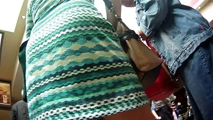 یک مرد اغوا عکسهای سکسی کیر کوس شده یک بخش بلوند شلوغ در بالکن دارد و او را به خانه می کشد تا به سرعت روی آلت تناسلی خود پرش کند
