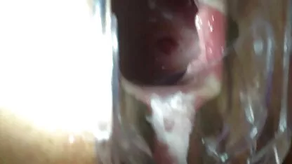 بدنه نرم سبدهای شیر رنگ بر روی عكس كس كير عضو انیماتور که برای شرکت در این اجرا آمده است
