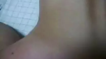 مربی جوان با داشتن تیز رئیس بخش کیردرداخل کس روی زانوی عضو ، شغل جدیدی جذب خواهد کرد