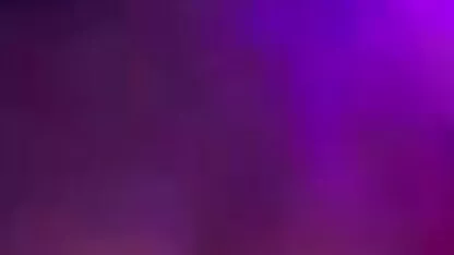 اگرچه در پاییز در حیاط ، این نوجوان لاغر هنوز تابستان روحیه خود را دارد چون بستنی را روی چوب می خرد و آن را در شتر خود فیلمکیر کس می گذارد تا اینکه قبل از رابطه جنسی با دوست پسرش که غیراخلاقی لمس می شود و با چشمان چپ او پایان می یابد ، شتر خود را در آن بگذارد.