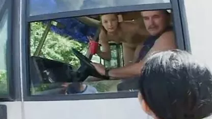 پسر طاس دو مادر سیلیکون را عكس كير در كس با آب نبات لعنتی