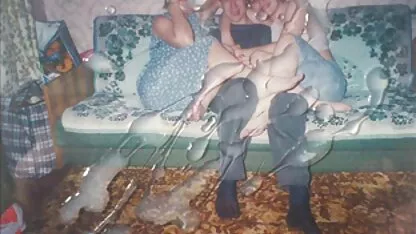 آنها دست به دست هم دادند و اجساد بر علیه یکدیگر مالیده شدند ، بنابراین عضو مجبور شد بدون درخواست ، نیمی از عکسکیر کوس جای خود را بخورد