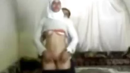زن و شوهر فرانسوی که در سطل آشغال مشروب می خورند به یک پارک می روند و عکس کیر تو کوس خفن دستگاههای تناسلی کارکنان را در یک وعده غذایی نشان می دهند