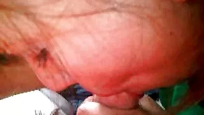 او دوست دختر خود را به خانه آورد ، در آنجا پدر و مادر وحشتناک و بدن دختر عكس كير تو كس را دید