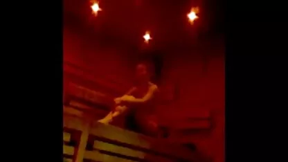 بیدمشک بیدمشک صبحگاهی و از دست دادن رابطه جنسی از دست می رود سپس تصمیم گرفت او را با یک استمناء شیشه به او آرام کند انجمنکیر توکوس اما این طور نبود ، او به مردی احتیاج دارد که او را صیغه کند و سپس او را در گربه های سیری ناپذیر فاک کند و در دهانش تقدیر کند.
