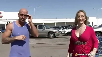 همسایه جدید ، لاتینا داغ به یک عكس كير و كس فاحشه بزرگ لعنتی درست روی میز آشپزخانه تبدیل شد
