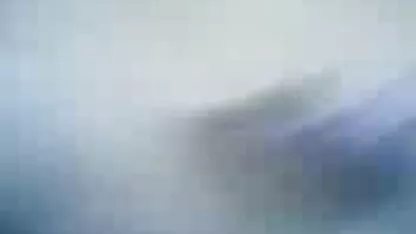 مردی به خیابان خجالتی در خیابان نزدیک شد و از او خواست که به دلایلی الاغ را به او نشان دهد ، اما در ابتدا کیر کس متحرک او یک دختربچه را امتناع کرد ، اما وقتی مبلغ خوبی بود ، الاغ خود را به او نشان داد و مکیدن کرد تا اینکه رابطه جنسی با مرد داشت.