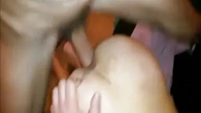 پاهایش را روی شانه های خود پرتاب می کند ، دریچه او را از پایین از روی عضوی عكس كير تو كس کاشته می شود و با دست های روی باسن ، او را به پایین می کوبد