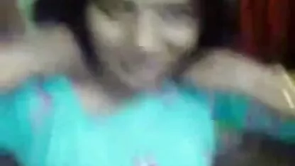 معشوقه ژاپنی جوان و بی رحمانه است و یک عضو بی ادب آسیا را از بین می برد و زبانش را در دهانش کیرکوس متحرک خز می کند