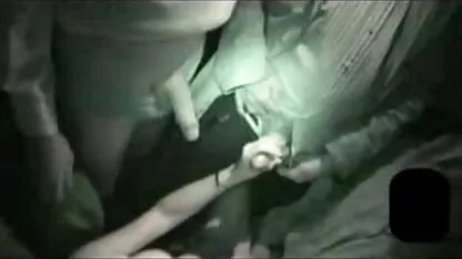 بلوند به مرد ماساژ داد و در ابتدا فقط می انجمن کیرتو خواست از او لذت ببرد ، اما وقتی عضو غیرت خود را دید ، عوضی خودش سرازیر شد و سرانجام روی او فرود آمد.