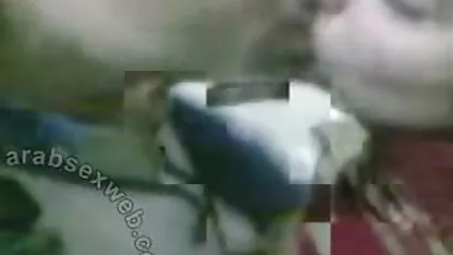جوجه ای پر از تقوا و فضیلت آسوده به نوشیدن داده شد و عكس سكسي كير تو كس مجبور شد دهانش را در یک کلبه خالی دم کند