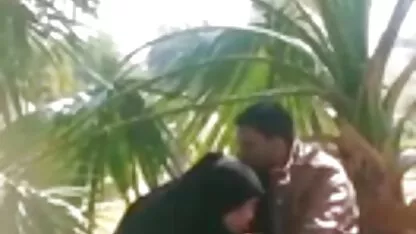 یک زن کیردرداخل کس و شوهر فرانسوی در وسط جاده روی کاپوت افتادند و فراموش کردند DVR را خاموش کنند