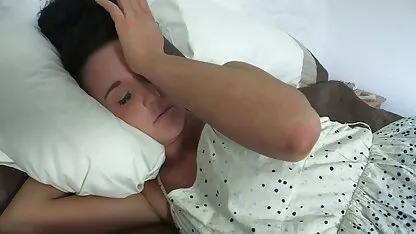 Busty MILF می داند که کیرتو کس متحرک چگونه مرد خود را در لباس زیر زنانه بارانی باران دهد و مانند موشک خروس را صعود کند و در واقع می تواند قبل از رابطه جنسی درست بخورد